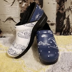 sun and moon dansko